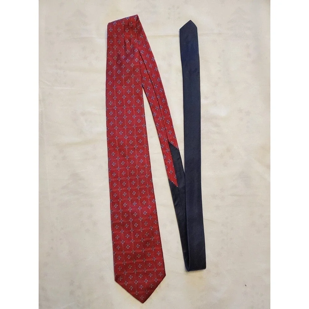 Tommy Hilfiger Necktie Red Patterned 100 Percent Silk 59x3.5
